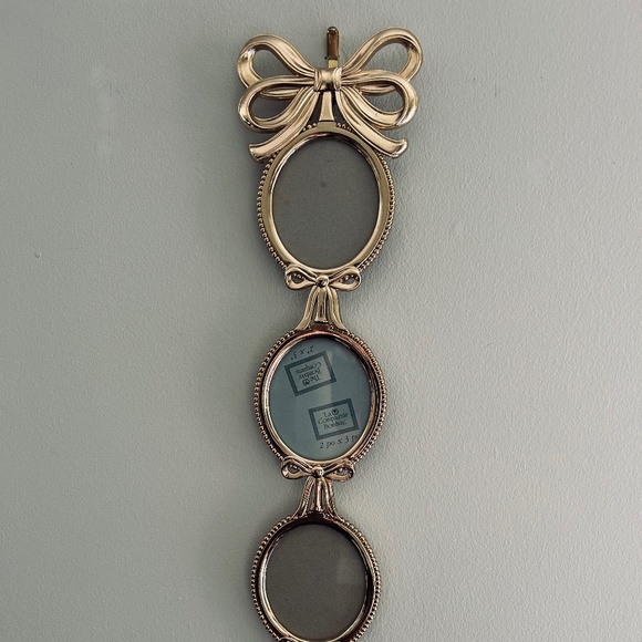 Bombay Company Gold Metal Bow & Tassel 3 Oval Frame Tiered Picture Frames Brass - Picture 2 of 9